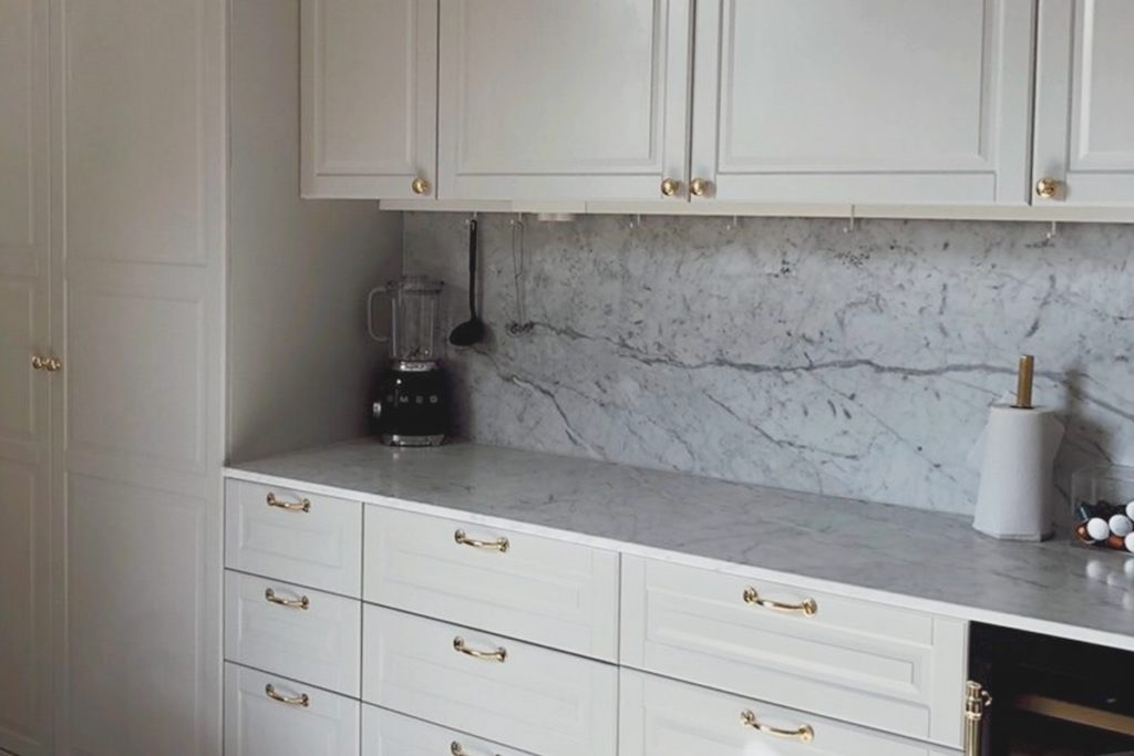 vit marmor stenskiva Bianco Carrara C